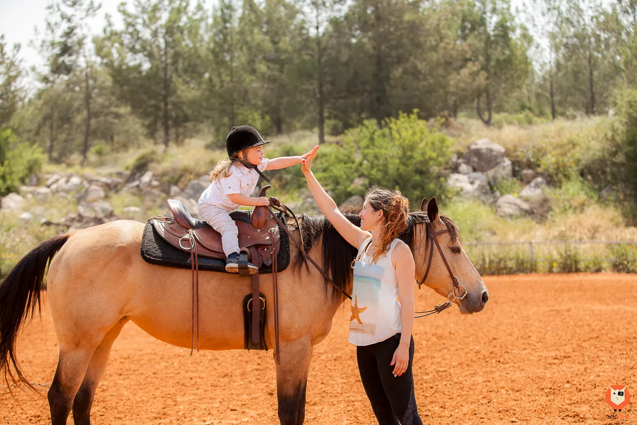 רכיבה טיפולית במושב גינתון